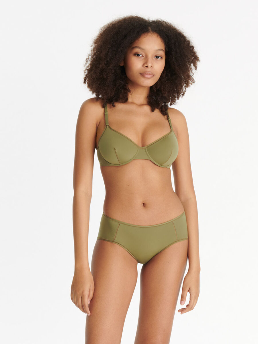 Monica soyeuse Shorty vue standard NaN