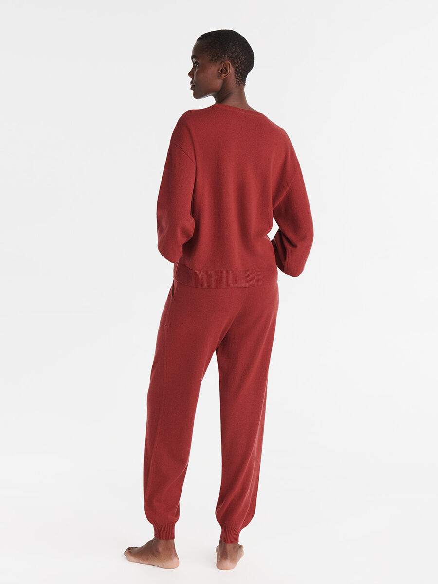 Famous Sweater standard view �