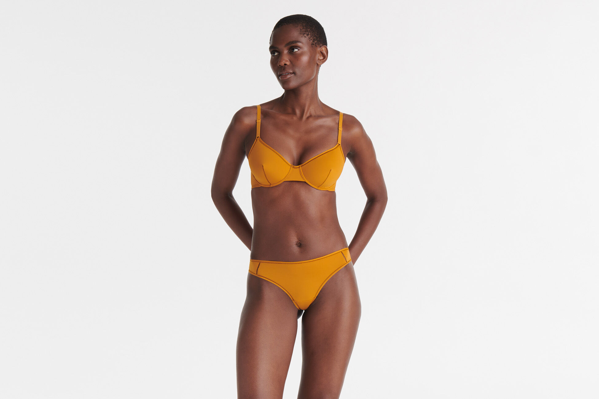 Mika soyeuse Tanga standard view �