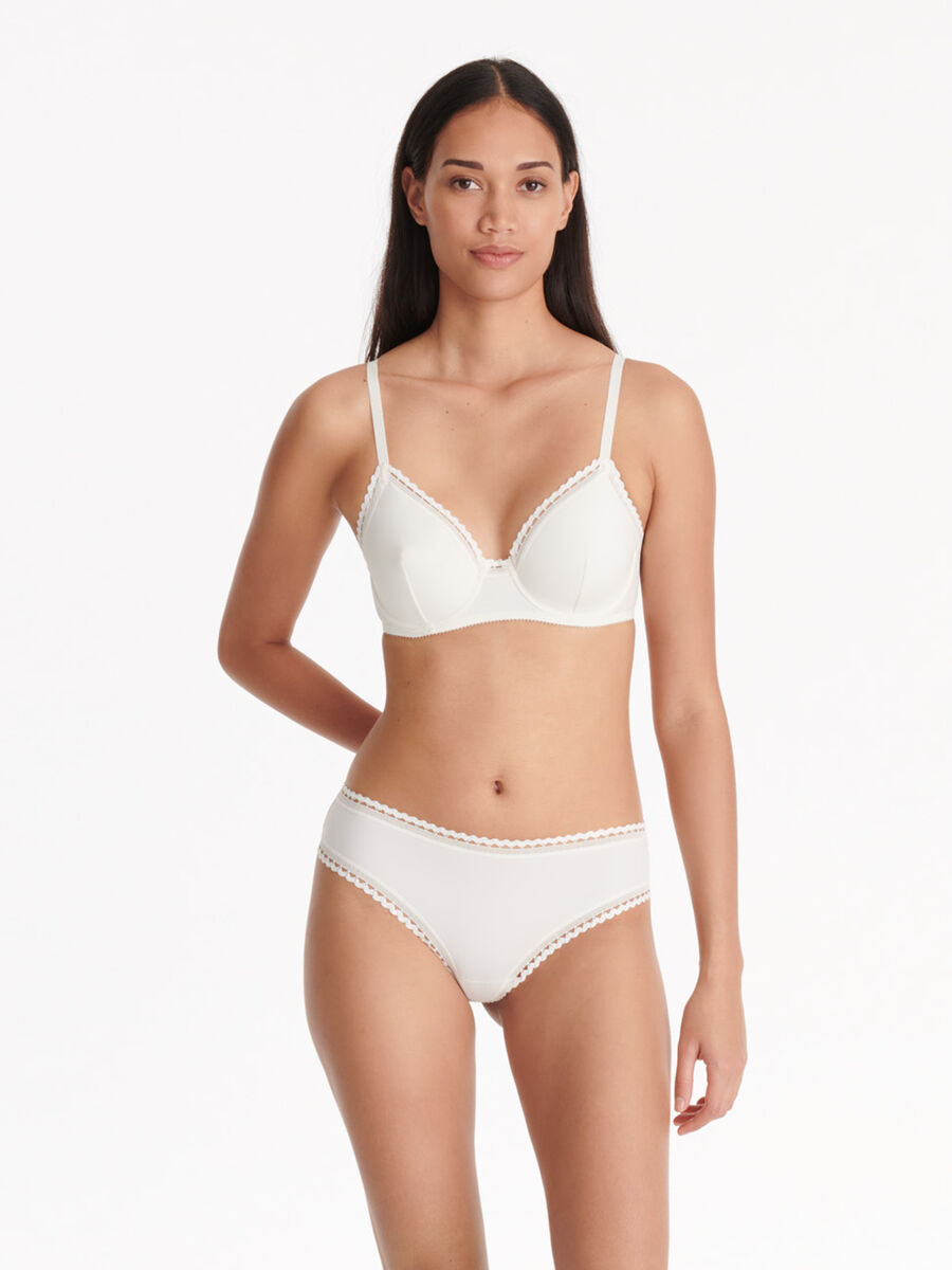 Flow Full-cup bra standard view NaN
