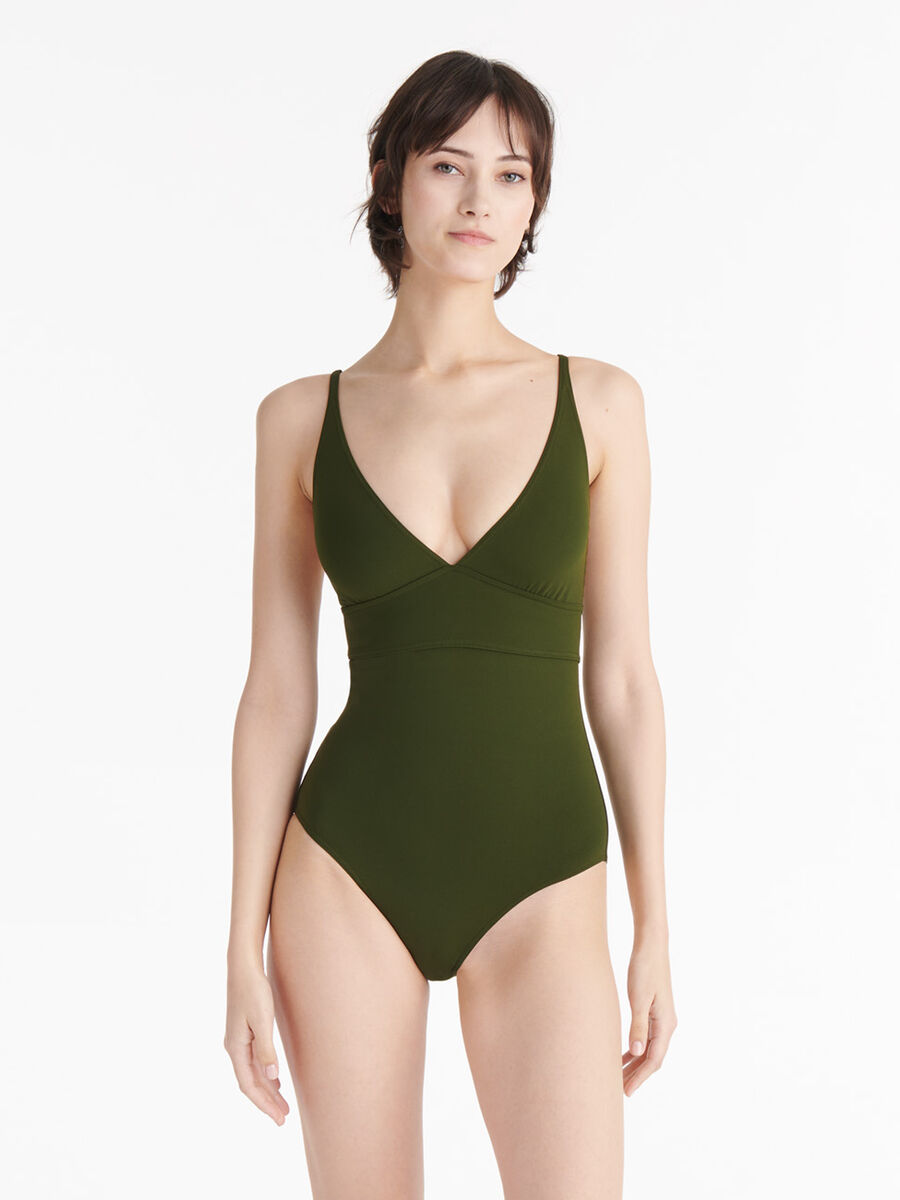 Larcin Triangle one-piece standard view �