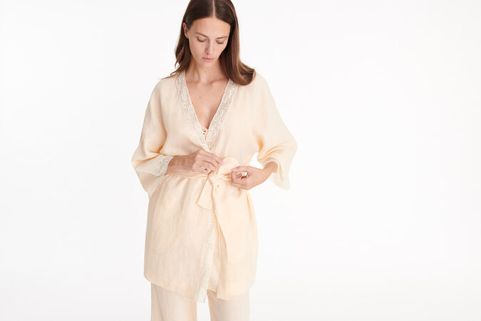 Colline Kimono standard view 2