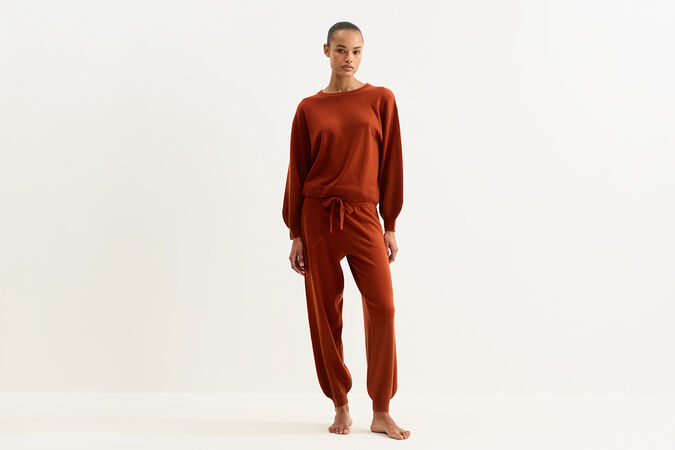 Famous Sweater standard view 3