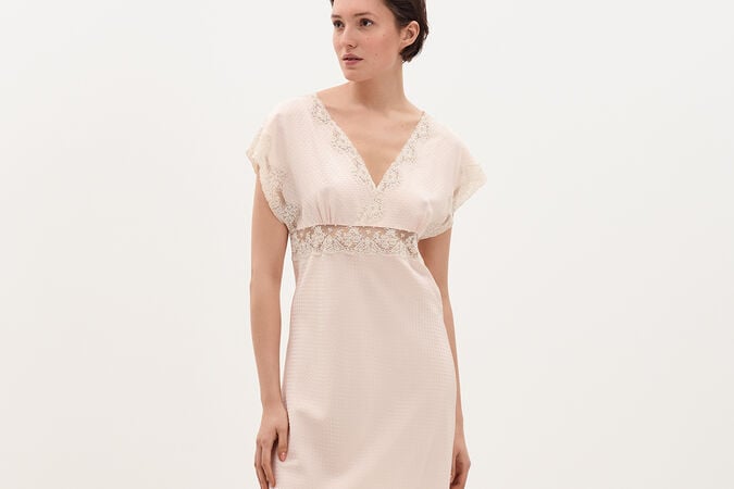 F&eacute;minit&eacute; Abito standard vista 1 su 3