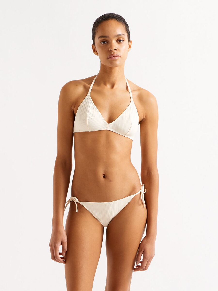 Curacao Small triangle standard view NaN