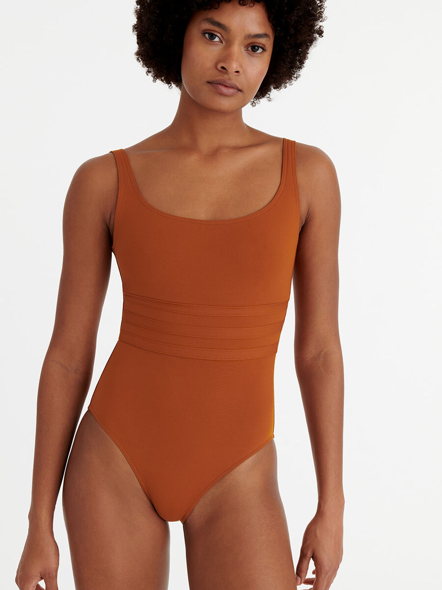 Asia Tank one-piece standard view �