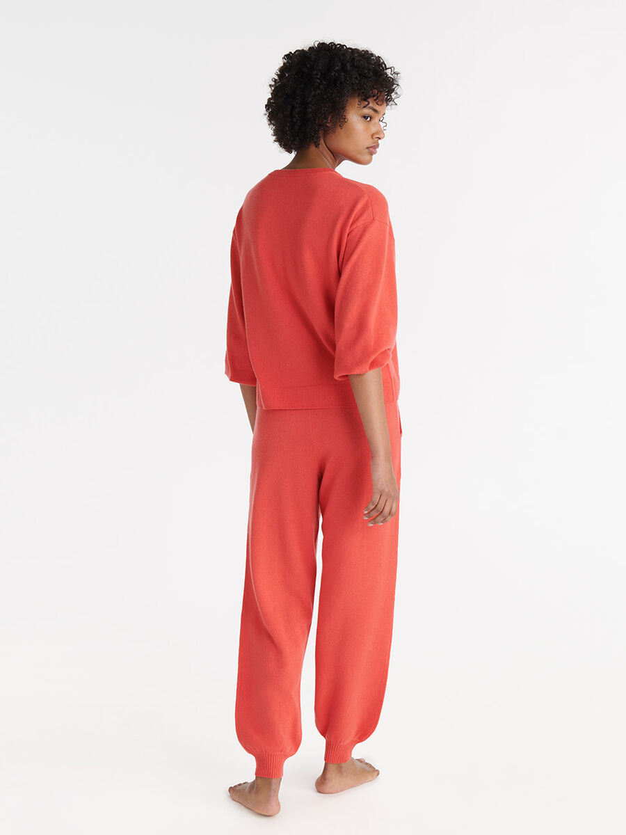 Famous Sweater standard view NaN