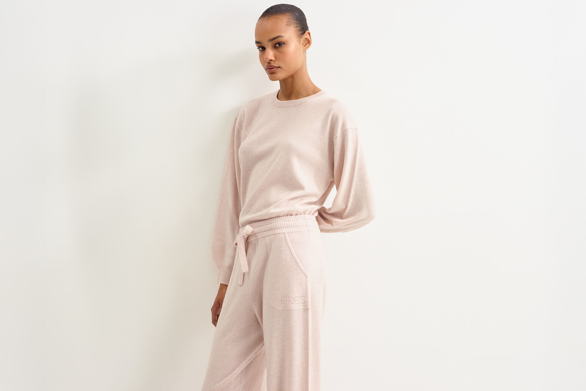 Famous Sweater standard view NaN