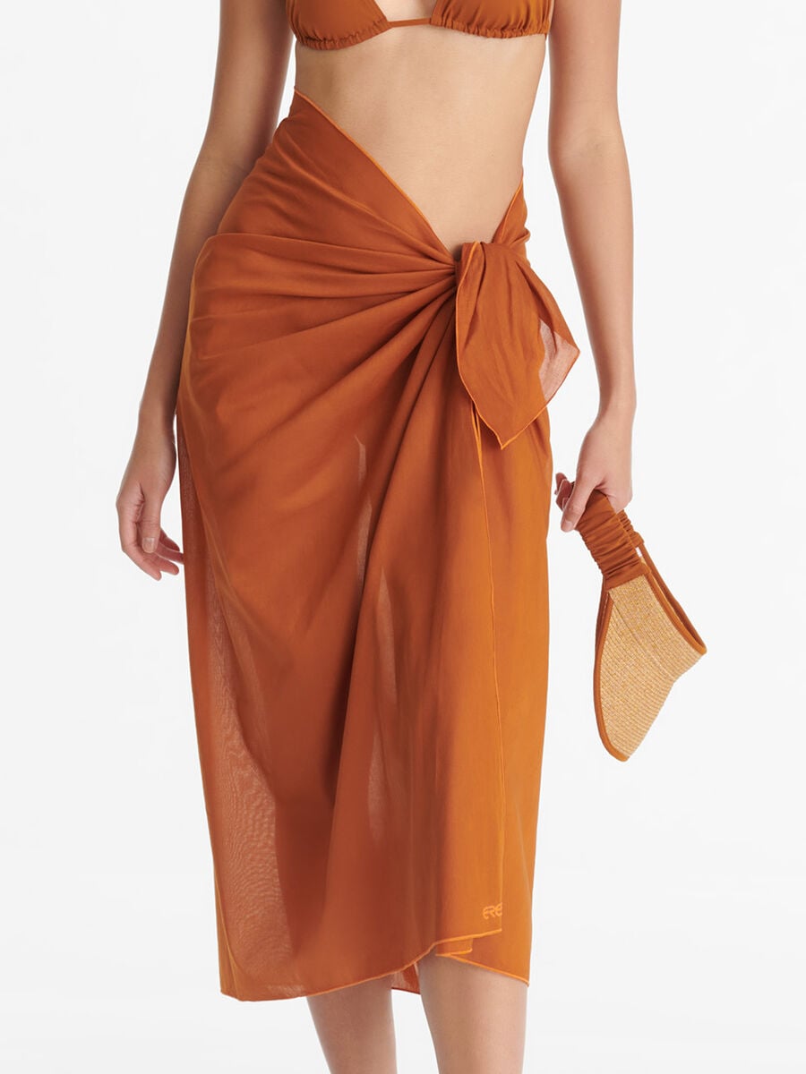 Carla Straw visor standard view �