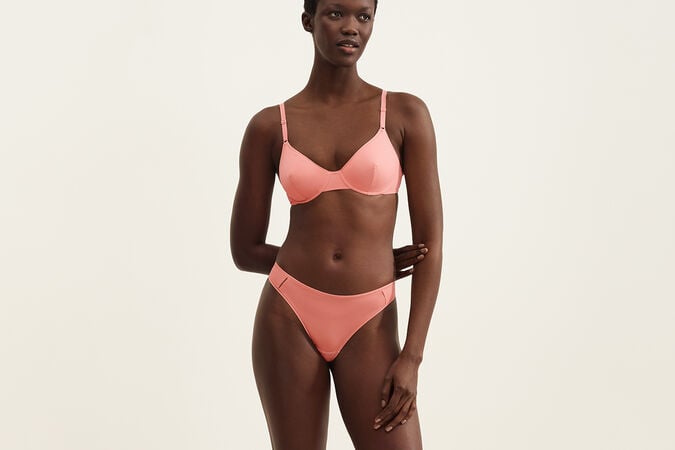 Ilona soyeuse Embo&icirc;tant vue standard 3