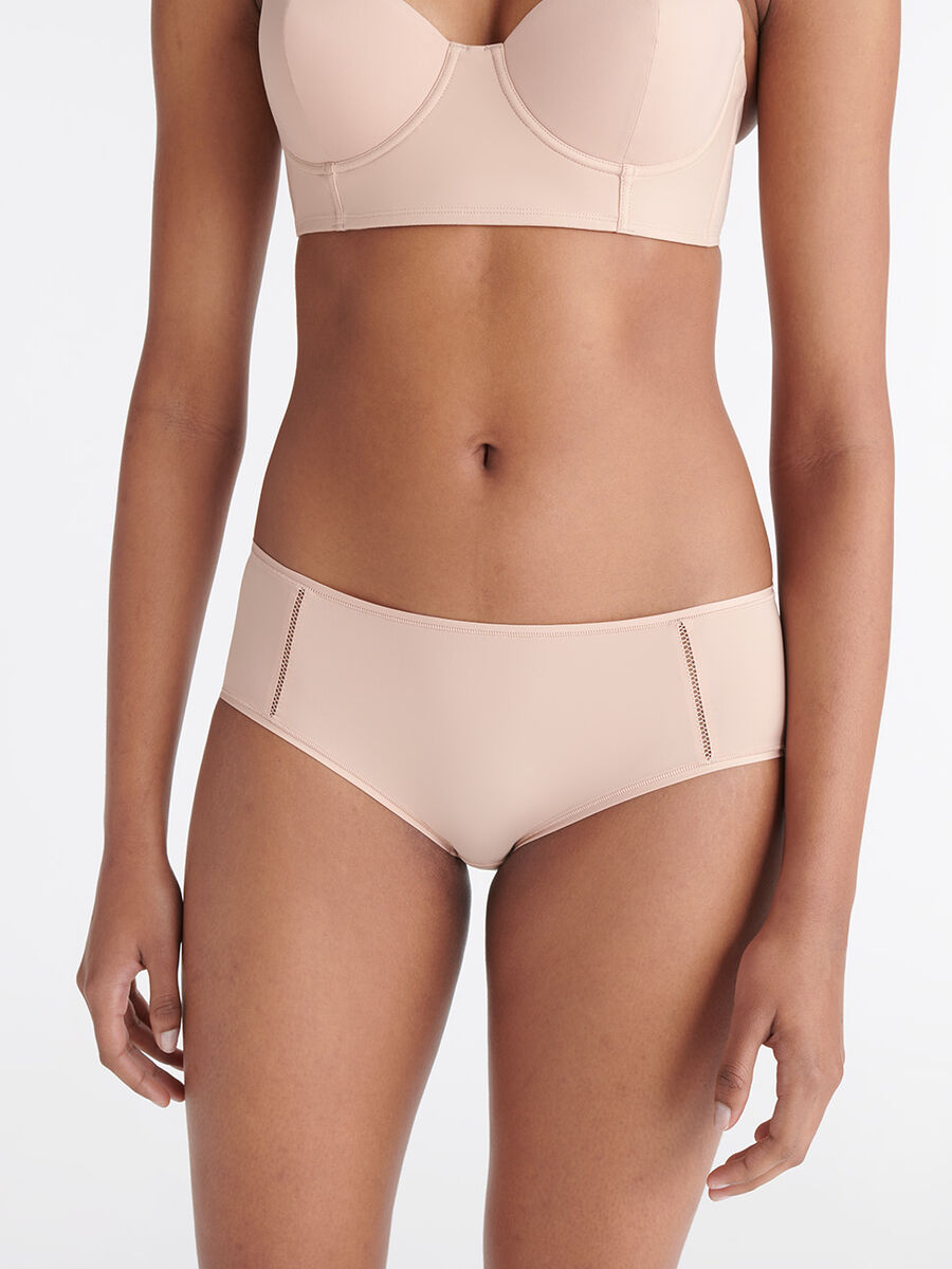 Monica soyeuse Shorty vue standard NaN