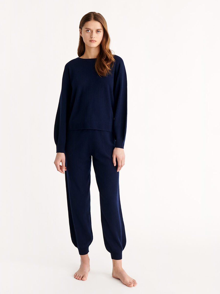 Famous Sweater standard view 2 out of 5