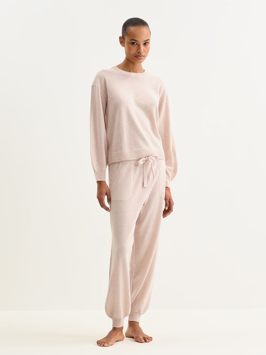 Famous Sweater standard view �