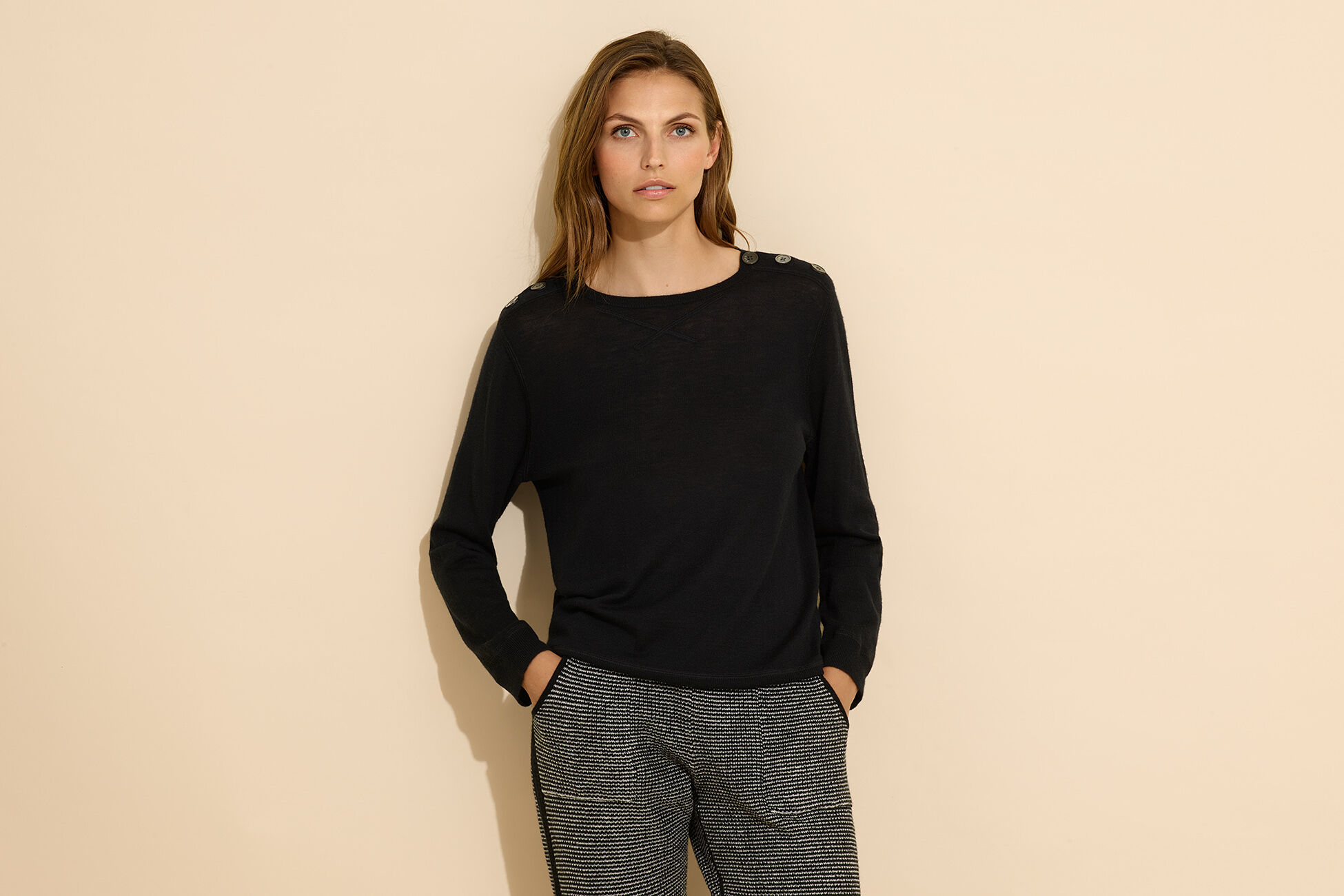 News Sweater standard view NaN