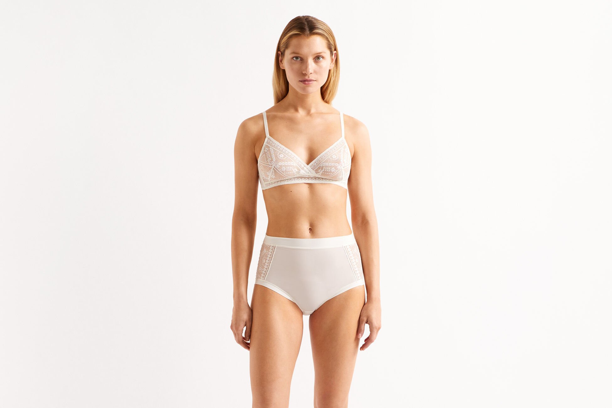 Myrthe High-waisted briefs standard view NaN