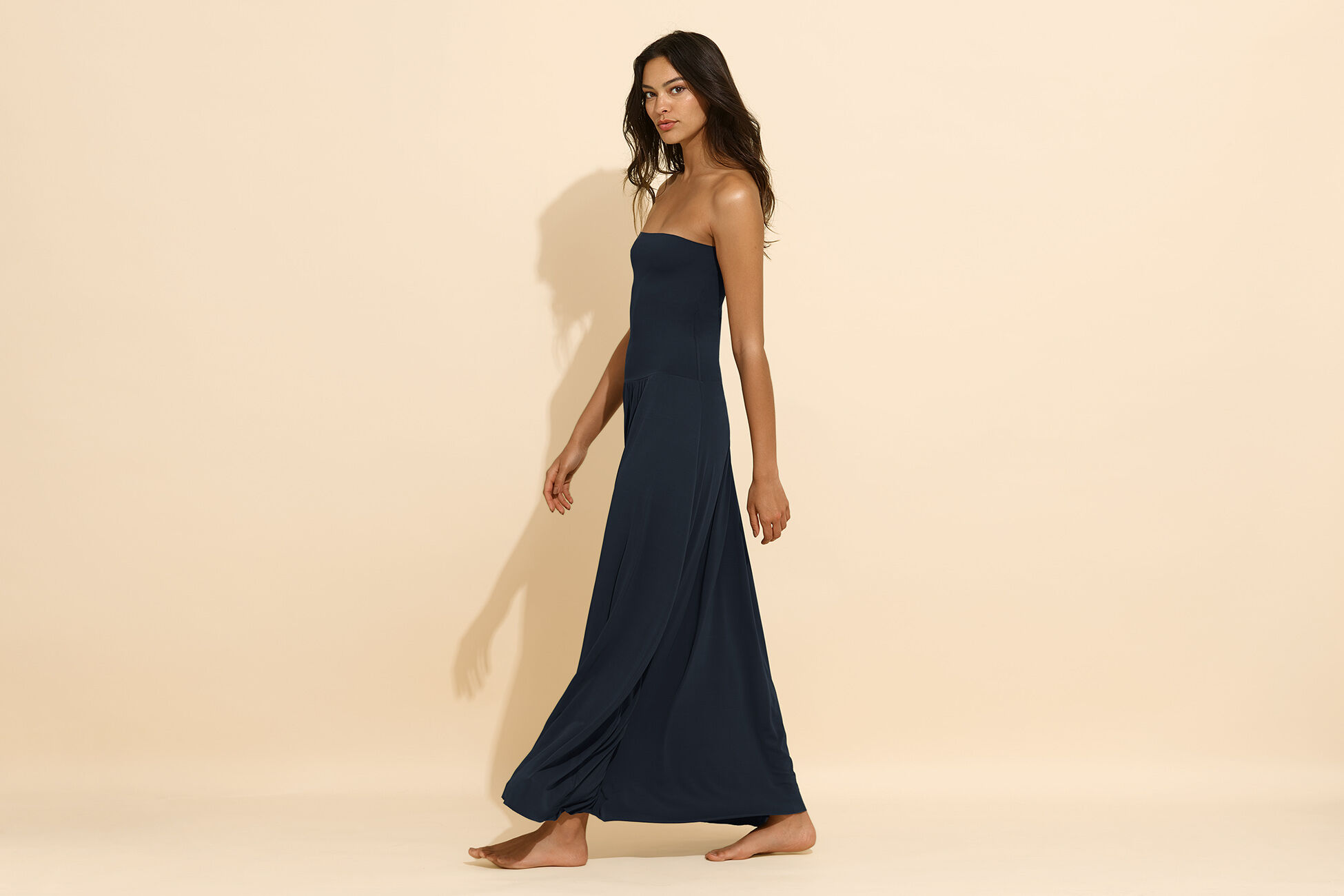 Oda Trägerloses langes Kleid Standardansicht NaN