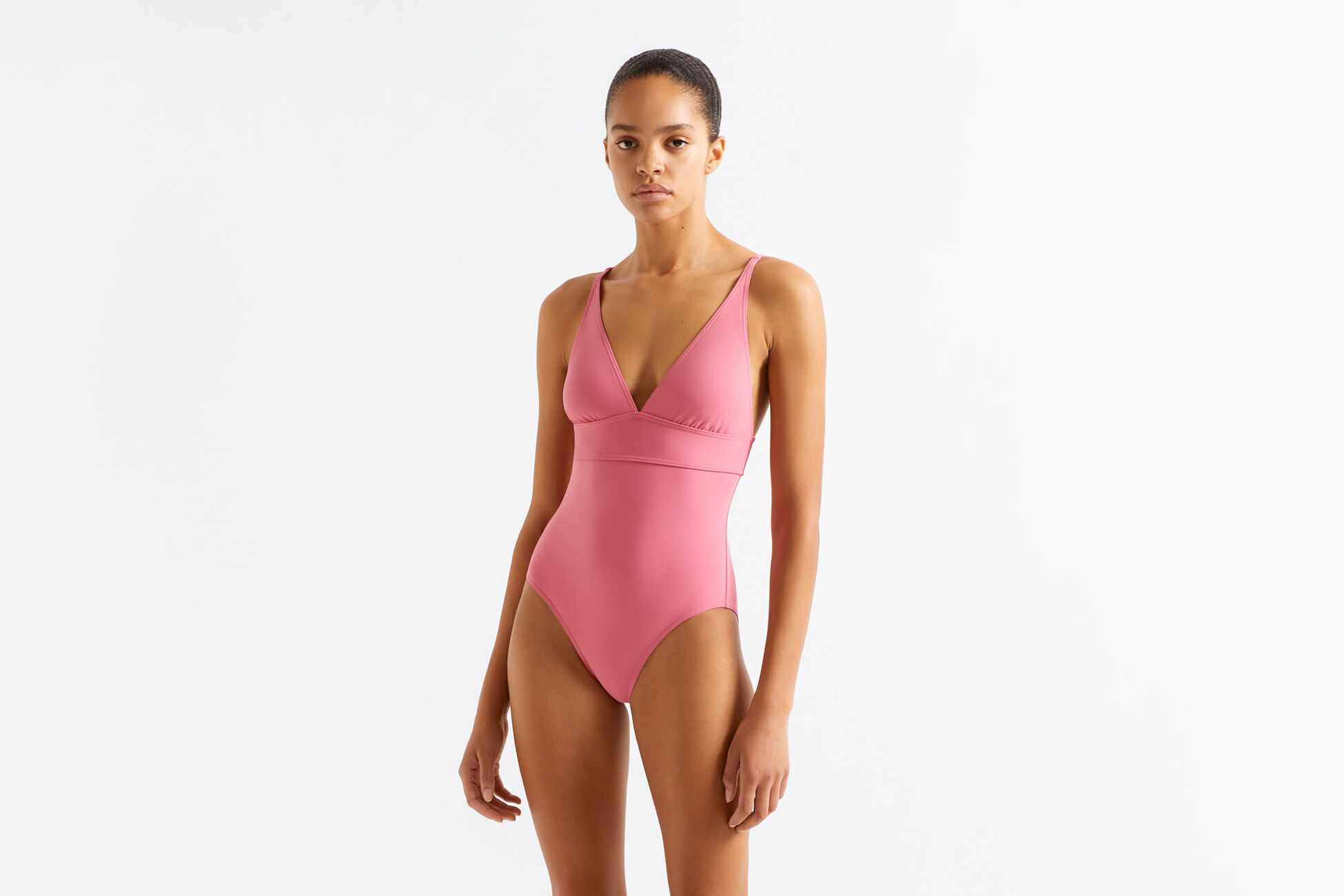 Larcin Triangle one-piece standard view �
