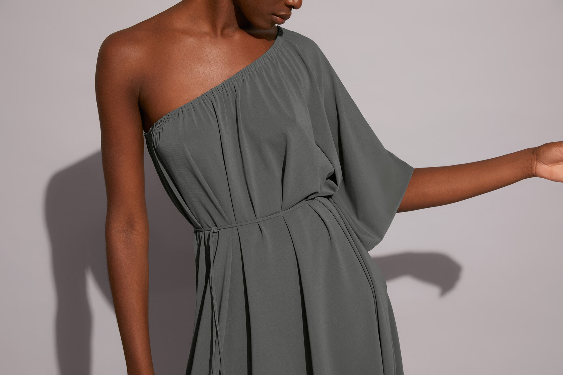 Géorgie Langes One-Shoulder-Kleid Standardansicht NaN
