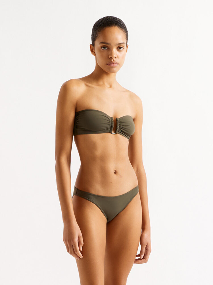 Show-OLIVE NOIRE