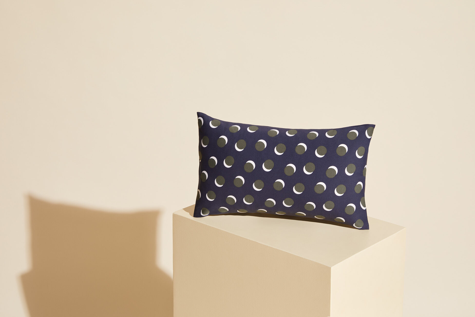 Cotone Lune Beach pillow standard view NaN