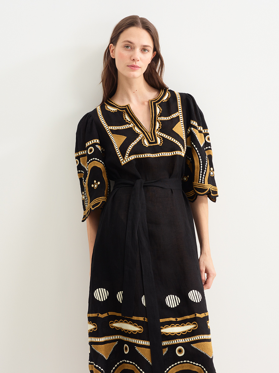 Bijoux embroidered linen